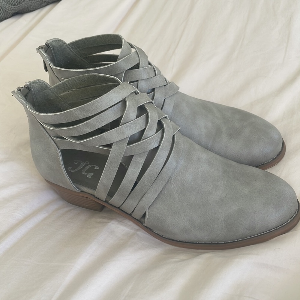 TG Spring/Summer Booties.  Strappy detail. Light grey.  Size 9.  Brand new. - Picture 2 of 7